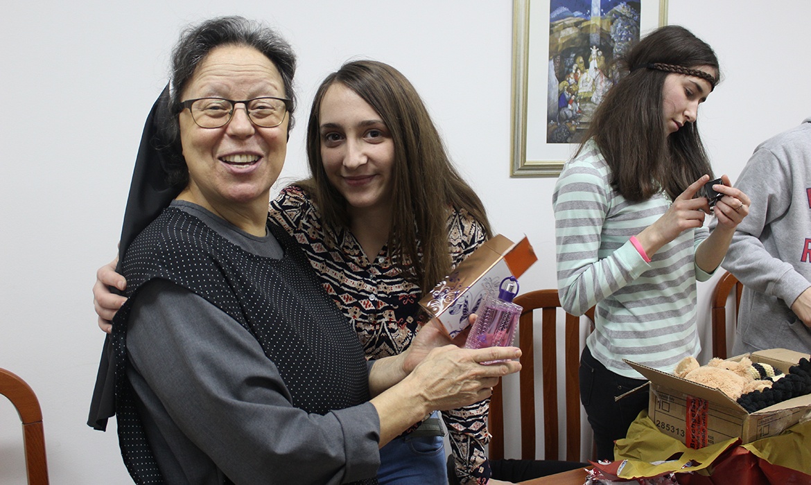 Ispružene ruke prijateljstva