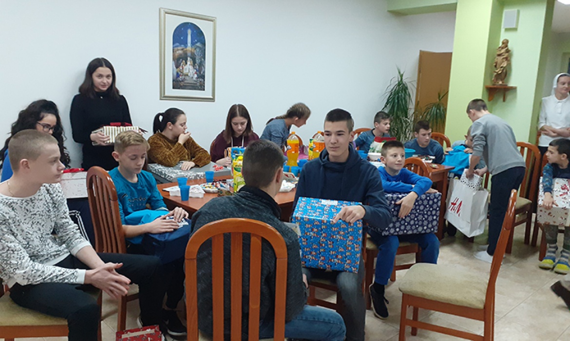 Blagdansko darivanje