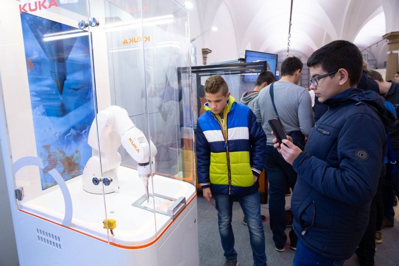 U društvu s robotima