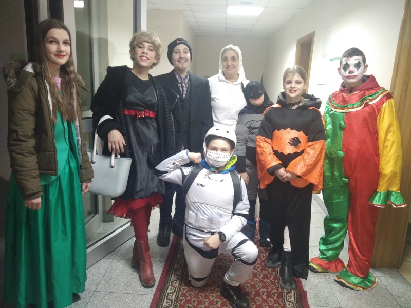 Radost maskembala pred pripremu za Uskrs