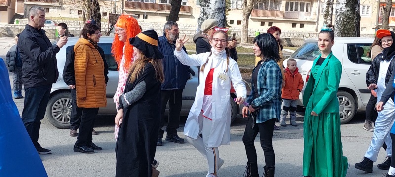 Radost maskembala pred pripremu za Uskrs