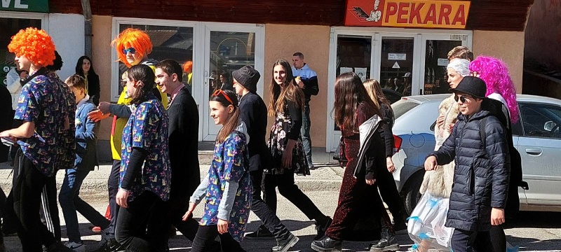 Radost maskembala pred pripremu za Uskrs