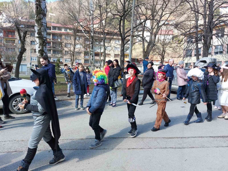 Radost maskembala pred pripremu za Uskrs